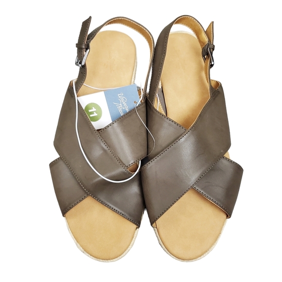 Universal Thread Womens Green Crossover Strap Sandals Shoe Size 11 NWT - Picture 1 of 7